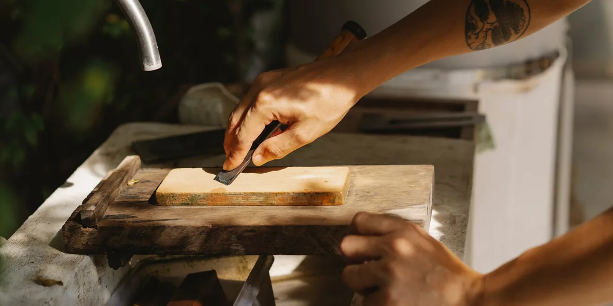 how to sharpen garden shears with a stone